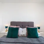 Skyline Luxe