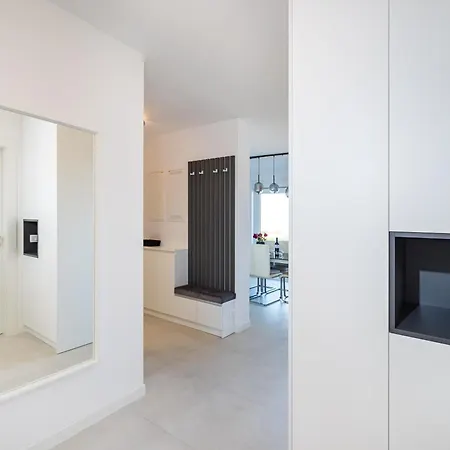 Skyline Luxe Apartment